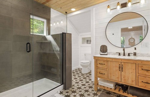 Combs Maison | Luxury Cabin nestled in the Ozark Mountains.