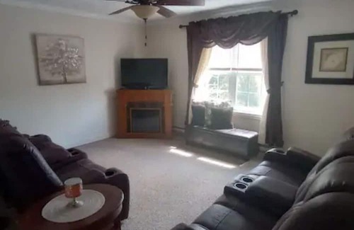 Canaan Valley Maison | Peaceful and secluded mountain getaway. PET FRIENDLY!!