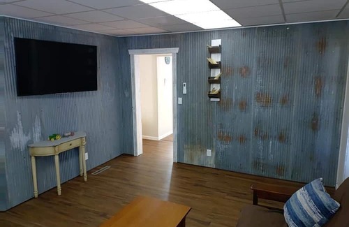 Gibbon Appartement | A unique one of a kind stay at a former farmers co-op located near downtown