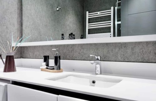 Kagithane Appartement | Zen - 1BD Apt w/ City Views & Balcony