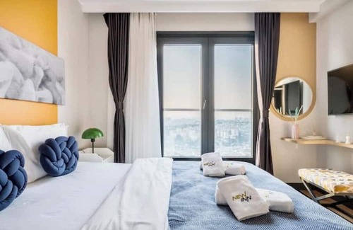 Kagithane Appartement | Zen - 1BD Apt w/ City Views & Balcony