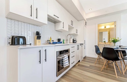 Kitchener Appartement | Newly Built 2BR Condo with Amazing Views