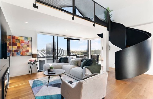 Auckland Maison | Executive Residence with Spa! Long Stays Welcome