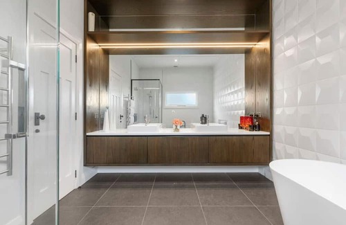 Auckland Maison | Executive Residence with Spa! Long Stays Welcome