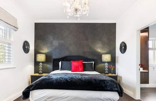 Auckland Maison | Executive Residence with Spa! Long Stays Welcome