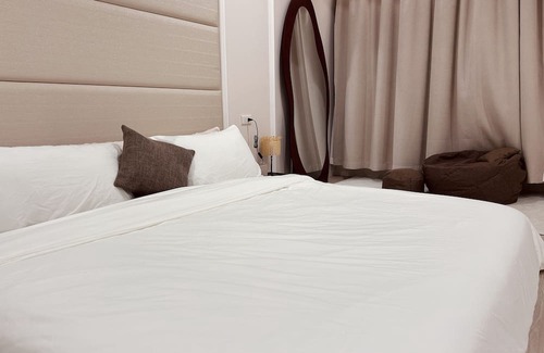 Zhongshan Copropriété | 2 mins walk to the MRT! Family-sized condo with reading area, 8 min night market
