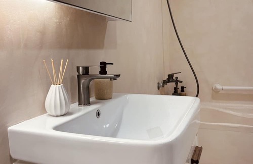 Zhongshan Copropriété | 2 mins walk to the MRT! Family-sized condo with reading area, 8 min night market