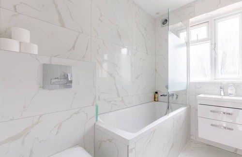Custom House Maison | Spacious 4BD Home, near ExCel London!