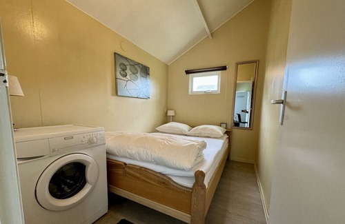 Tzummarum Cabine | Charming Holiday Home Maridu Wadden Cabin in the Heart of Friesland