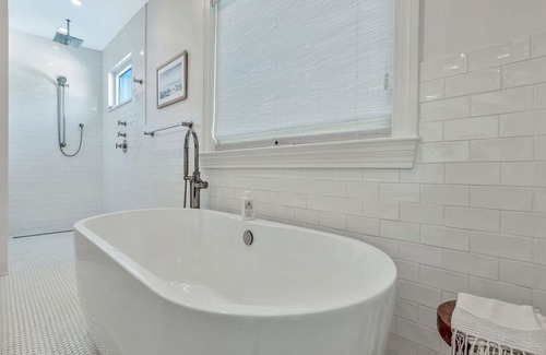 Southend Maison | Dreamy Sunrise Villa - Pool + Incredible Views!