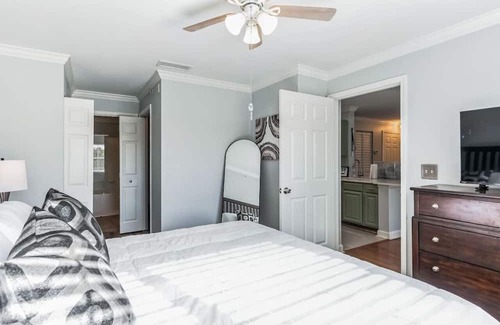 New Tampa Appartement | Paradise Palms-Cali King Beds-EV ChargersAvailable