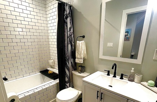 Bellevue Maison | Modern Victorian in Bellevue !