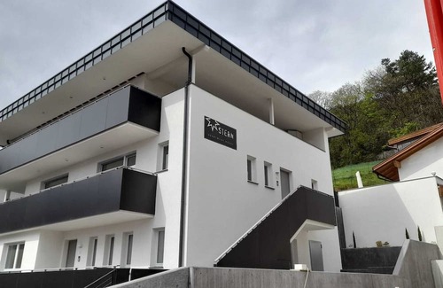 Vipiteno Appartement | Apartment 'B' with Mountain View, Private Terrace and Wi-Fi