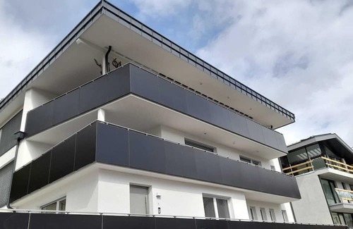 Vipiteno Appartement | Apartment 'B' with Mountain View, Private Terrace and Wi-Fi
