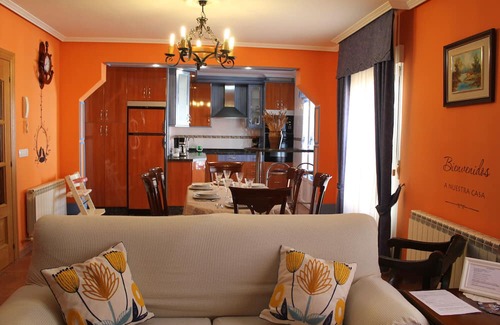 La Pola de Gordon Maison | Holiday Home 'La Cuadra 2' with Mountain View, Shared Terrace and Wi-Fi