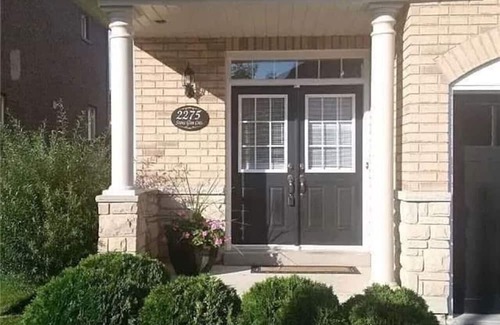 West Oak Trails Maison | 3BDR House in Oakville Luxury Style & Comfort