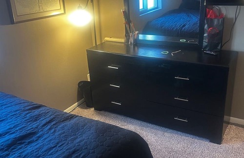 Akron Maison | ShadyBrook 5 minute walk to Springfield Lake Fishing, playground, walking trail.