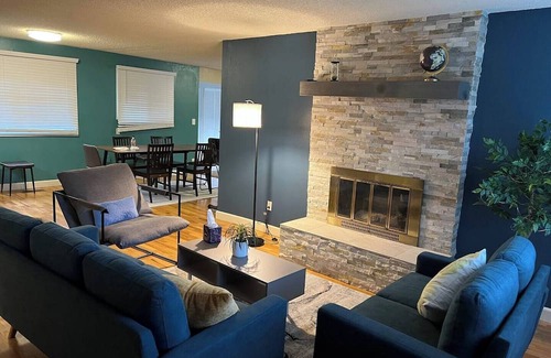 Des Moines Maison | Cozy home away from home