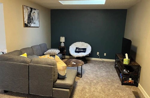 Des Moines Maison | Cozy home away from home