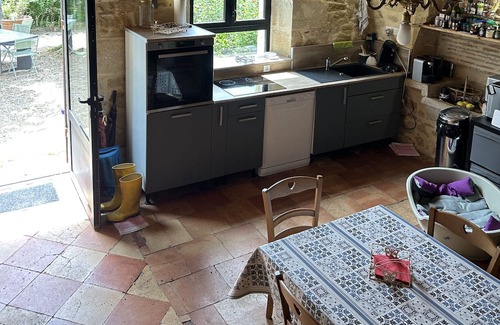 Verdelais Lit Et Petit-Déjeuner | Bed and Breakfast 'Chambres Dans L'entre 2 Mers' with Shared Pool, Wi-Fi and Air Conditioning