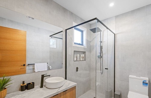 Rhyll Maison | Swan Bay Park by Ready Set Stay - WIFI, Full Linen and Towels, Central