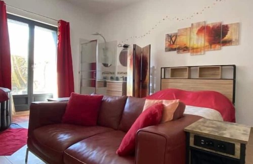 Egly Appartement | Studio Avec Jacuzzi au Calme