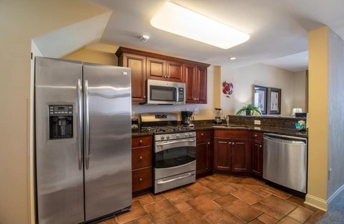 Windy Hill Copropriété | 12th Floor Oasis: Luxurious One-Bedroom Condo with Stunning Ocean Views