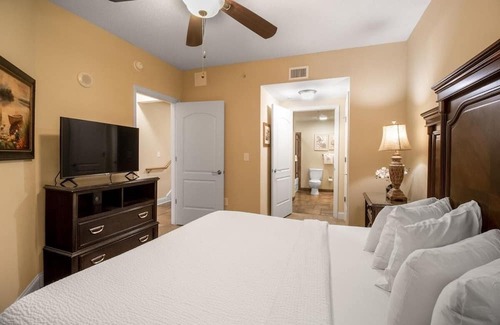 Windy Hill Copropriété | 12th Floor Oasis: Luxurious One-Bedroom Condo with Stunning Ocean Views