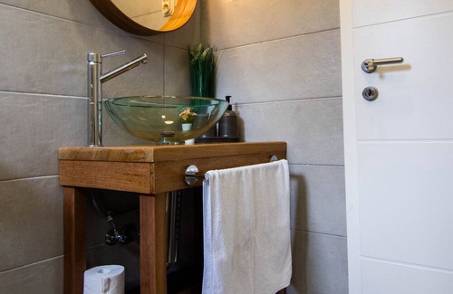 Komiza Appartement | Cozy 1-bedroom apartment with AC, WiFi, parking, terrace view, laundry