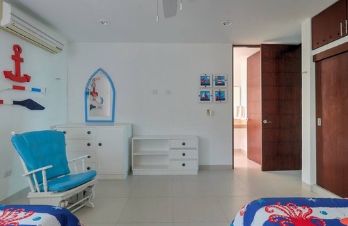Chicxulub Puerto Maison | NEW Fun Family Beach House Pool BBQ Smart TVs