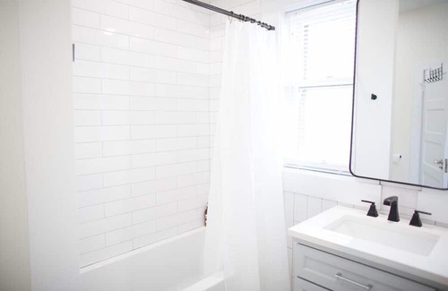 Fredericton Appartement | This 2 bedroom loft-like apartment is perfect for your visit to downtown Fredericton