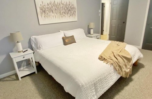 Fredericton Appartement | This sweet 3 bedroom apartment is located 10 mins outside of town