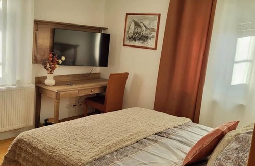 Bad Bocklet Appartement | Apartment 'Gästehaus Da Fabio' with Mountain View, Private Terrace and Wi-Fi