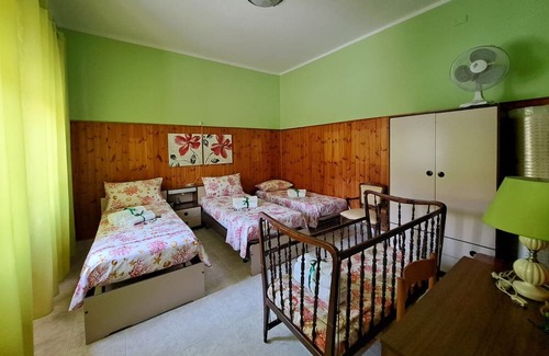 San Giovanni Suergiu Maison | Holiday Home 'Da Zia Giovanna' with Private Terrace and Wi-Fi