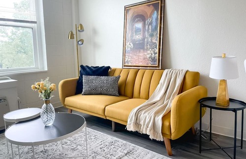 Corryville Appartement | Sleepover: Luxurious 1BD/1BA + Gym - Cincinnati