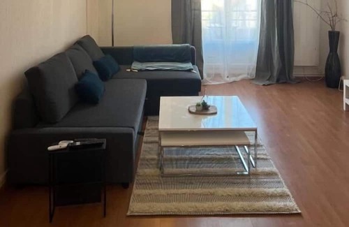 Quartier Chorier-Berriat Appartement | Le Filmophile Spacieux Avec 2 Balcons et Garage Privé