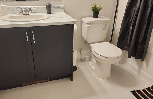 Ottawa Division Appartement | Bright Basement Oasis with Private Bath/Self Check-In & Wifi & Parking in Kanata