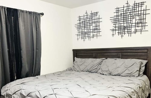 Grand Prairie Maison | Stylish home, close to attractions, and lots of space. Perfect for large groups!