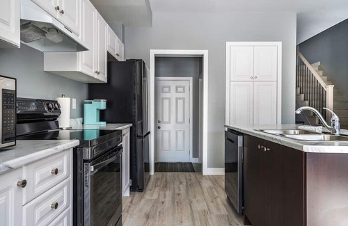 The Blue Mountains Maison | Newly built Village 3 Bedroom /Shuttle Bus
