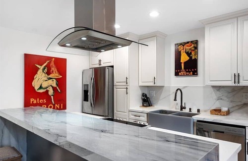 Sawtelle Copropriété | Cozy & Serene Brentwood Luxury Condo - 82 Walk Score -Pool/Spa