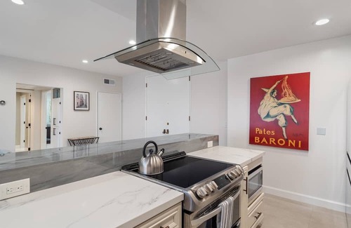 Sawtelle Copropriété | Cozy & Serene Brentwood Luxury Condo - 82 Walk Score -Pool/Spa