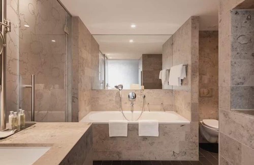 The Hague Center Maison | Experience Comfort, and Discover Joy! 2 Relaxing Units, Pets Allowed!