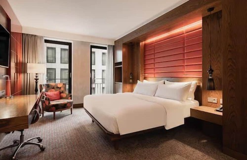 The Hague Center Maison | Where Every Stay is An Experience! 3 Spacious Units, Pet-friendly Property!