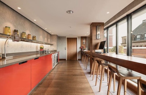 The Hague Center Maison | Welcome to Your Den Haag Hideaway! 3 Spacious Units, Pet-friendly!