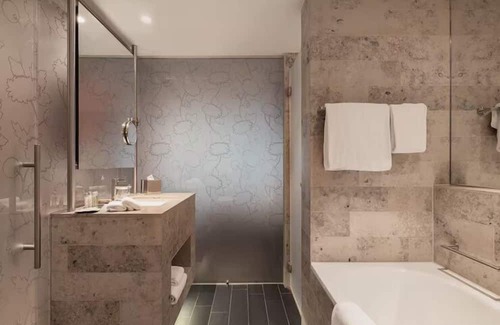 The Hague Center Maison | Welcome to Your Den Haag Hideaway! 3 Spacious Units, Pet-friendly!
