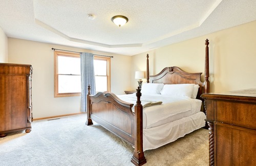 Woodbury Maison | Spacious Private Retreat Near Minneapolis & River!