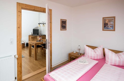 Goslar Appartement | Apartment 'Ferienwohnung Hellmann Groß' with Private Terrace, Private Garden and Wi-Fi