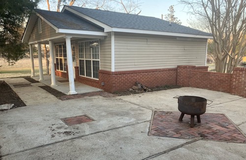 Pheba Maison | Cozy 1-bedroom house in charming West Point with AC, WiFi