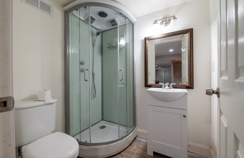 Wallingford Center Maison | Wonderful 3 BR Home w/ Indoor Fireplace near CT Historical Places