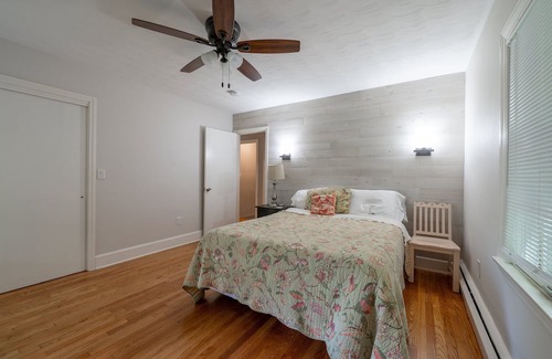 Wallingford Center Maison | Wonderful 3 BR Home w/ Indoor Fireplace near CT Historical Places